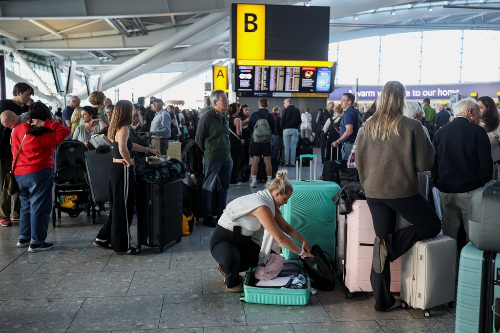 英国空管系统技术故障致大批航班取消