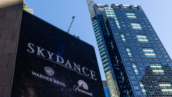 Skydance于周二完成1100亿美元收购华纳兄弟探索交易后	，股价再度下跌2%