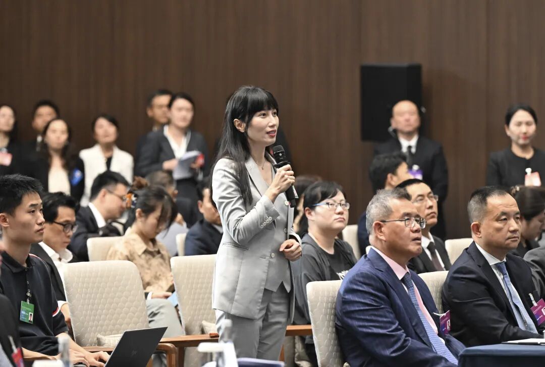 第38次上海市市长国际企业家咨询会议举行新闻发布会，朱忠明市长答记者问